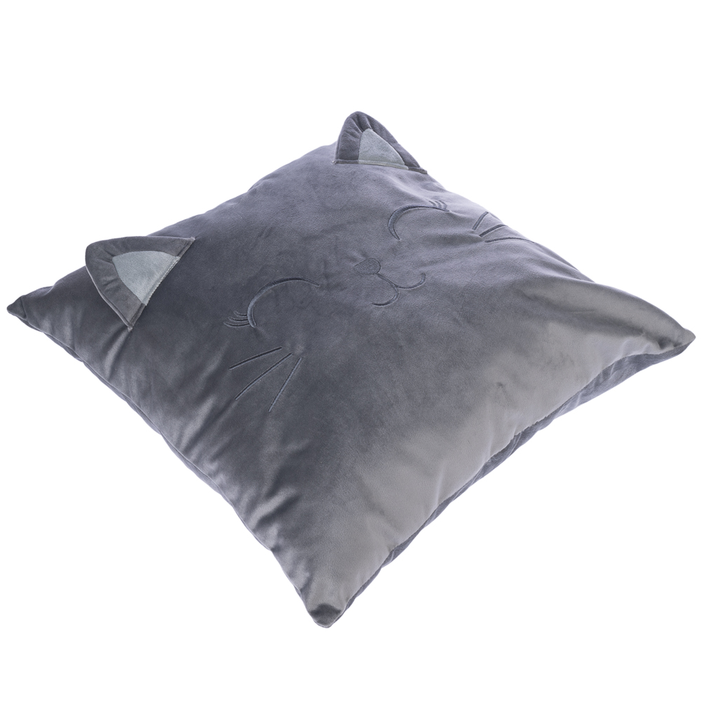 501702_pla_tiaki_throw_pillow_smiling_cat_fg_0920_2